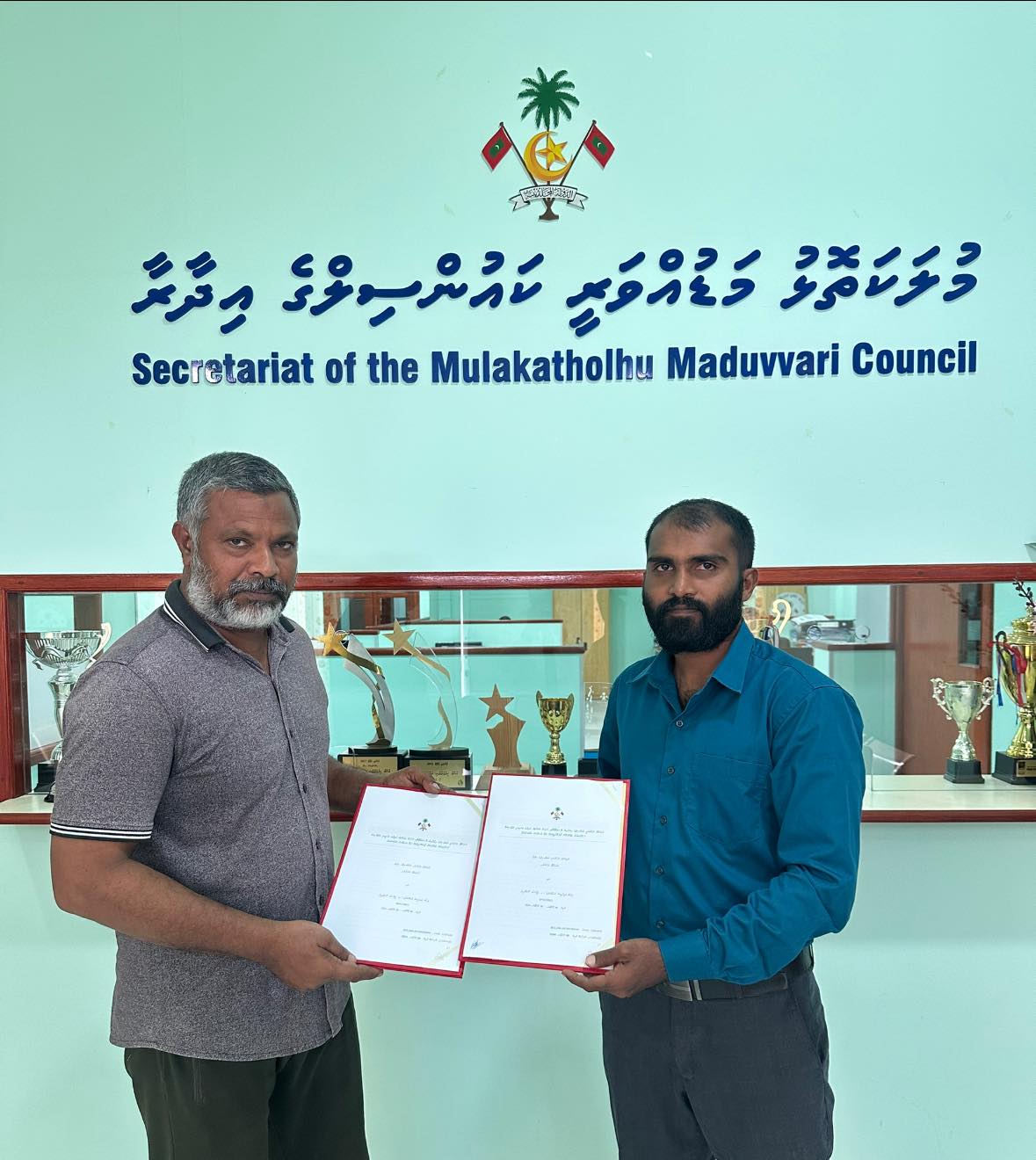 ބަނދަރު ހޮޅުއަށި” އަޕްގްރޭޑް ކުރުމުގެ މަސައްކަތް ކުރުމަށް، މިކައުންސިލުން ދޭ މަޢުލޫމާތާއި ކުރެހުމާ އެއްގޮތަށް އަމިއްލަ ތަކެތީގައި އެލްމެނިއަމް ކުޑަދޮރުތަކެއް ތައްޔާރުކޮށް ފޯރުކޮށްދިނުން