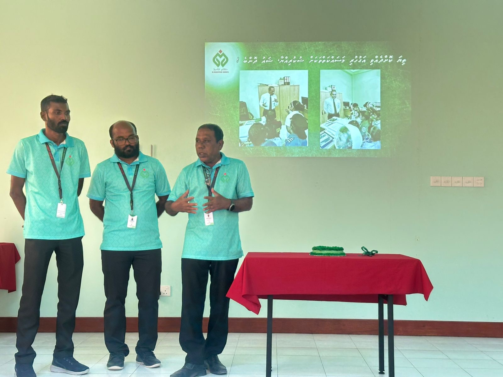 މުލަކަތޮޅު މަޑުއްވަރީ ކައުންސިލްގެ އެސިސްޓެންޓް  ކައުންސިލް އެގްޒެކްޓިވް  މުޙައްމަދު ޝައުކަތު މަގާމުން ރިޓަޔަރ ކުރެއްވުން