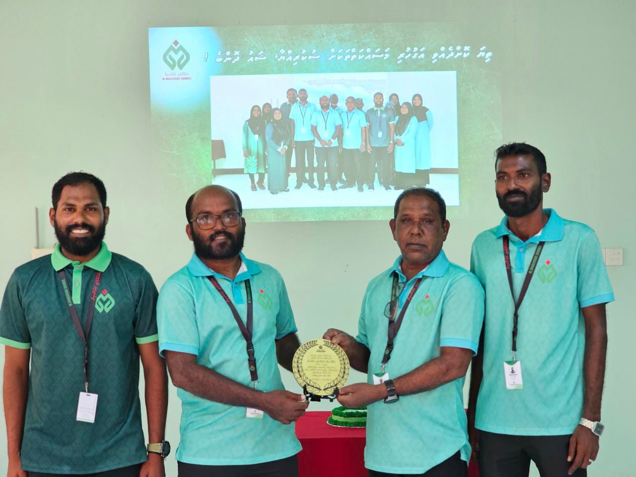 މުލަކަތޮޅު މަޑުއްވަރީ ކައުންސިލްގެ އެސިސްޓެންޓް  ކައުންސިލް އެގްޒެކްޓިވް  މުޙައްމަދު ޝައުކަތު މަގާމުން ރިޓަޔަރ ކުރެއްވުން