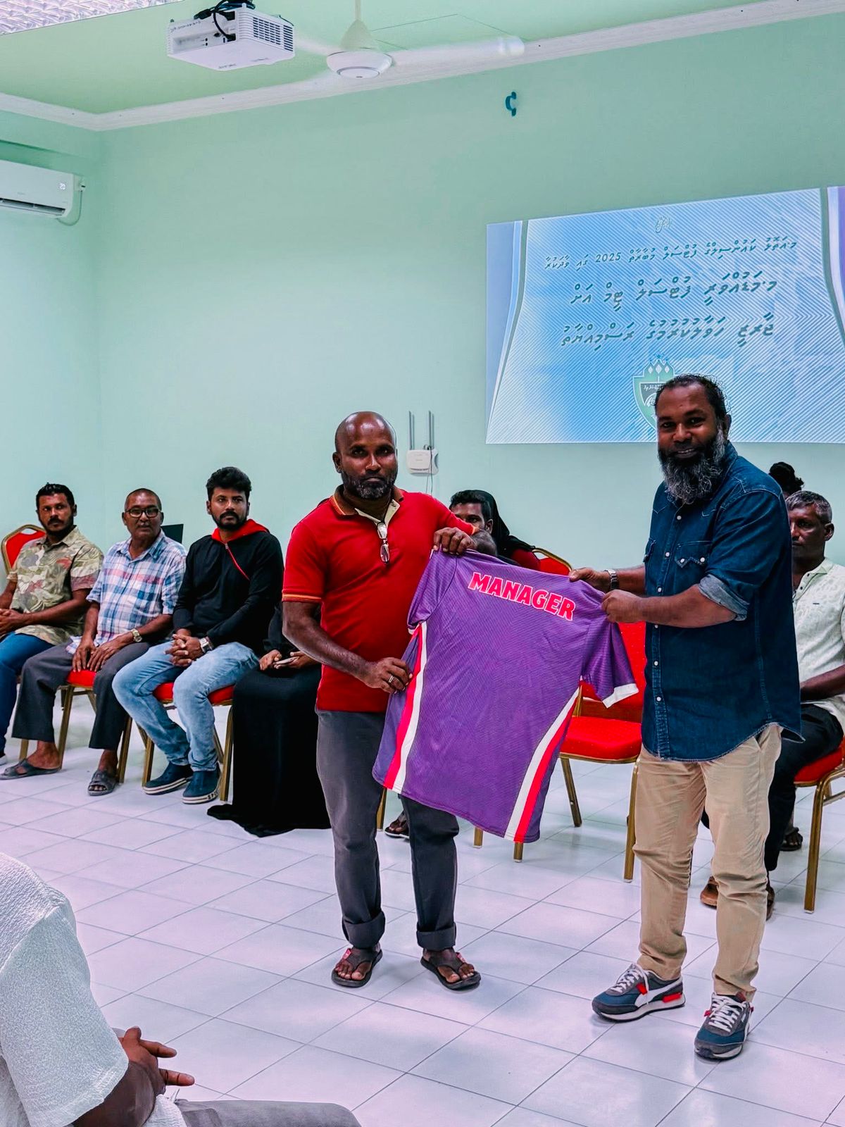 މުލަކަތޮޅު އަތޮޅު ކައުންސިލްގެ ފުރަތަމަ ފުޓްސަލް މުބާރާތުގައި ވާދަކުރާ މ. މަޑުއްވަރީ ކައުންސިލްގެ ފަރާތުން ވާދަކުރާ ފުޓްސަލް ޓީމްއަށް ޖޯރޒީ ޙަވާލުކުރުމުގެ ރަސްމިއްޔާތު